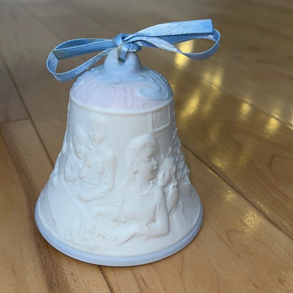 🎄 LLADRO VINTAGE 1998 White Christmas Bell Ornament🎄 - Picture 3 of 11
